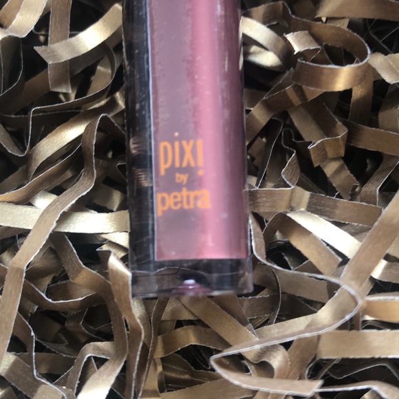 PIXI BY PETRA LipLift Max Glossy Lip in Sheer Rose - Picture 2 of 8